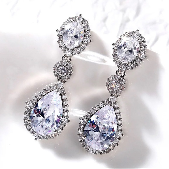 Engagement Bridal Earrings - Picture 3 of 5